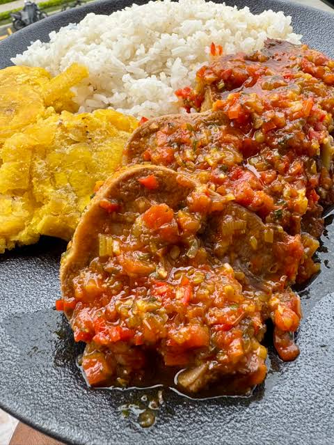 Carne en salsa criolla